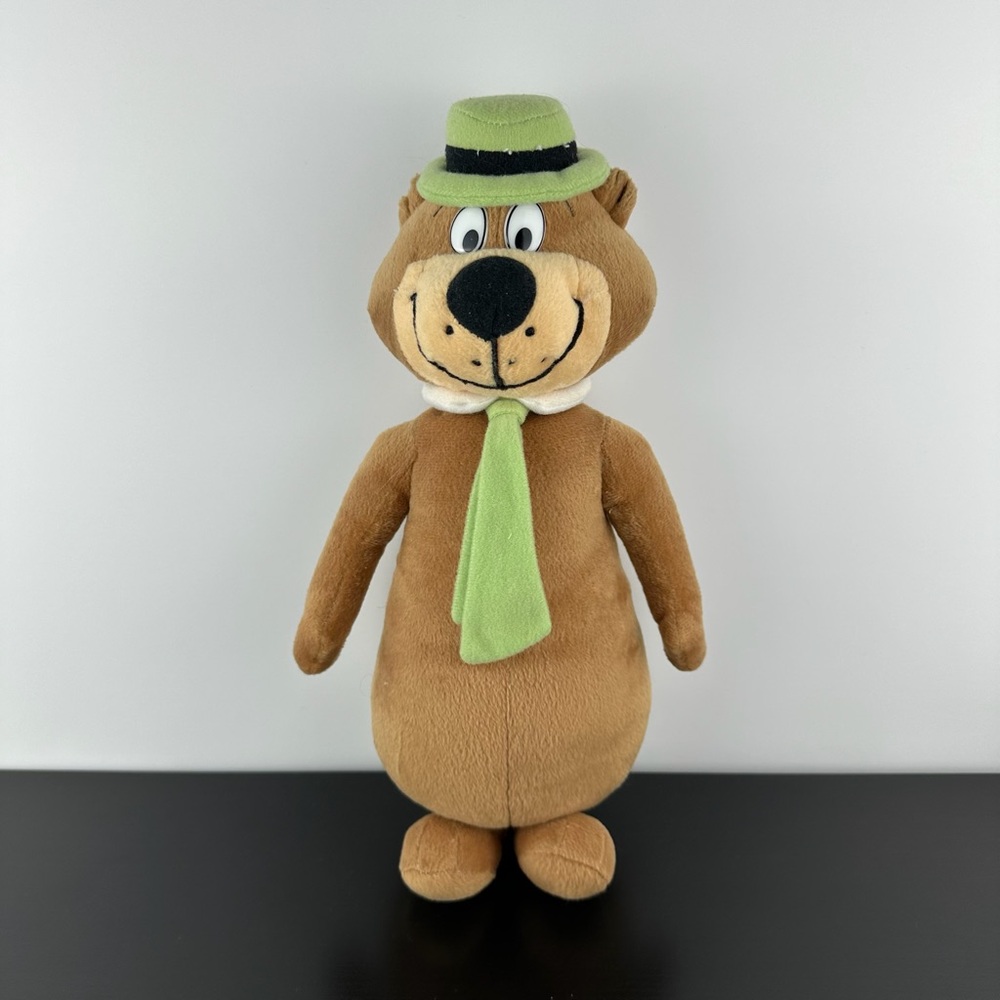 Six Flags Hanna-Barbera Yogi Bear 14” Brown Teddy Plush Green Hat & Tie